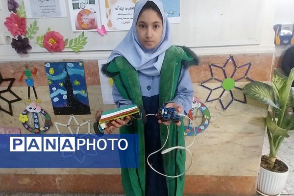 نمایشگاه دست سازه های دانش‌آموزی در دبستان شهید مجید مجیدی ناحیه دو شهرری 