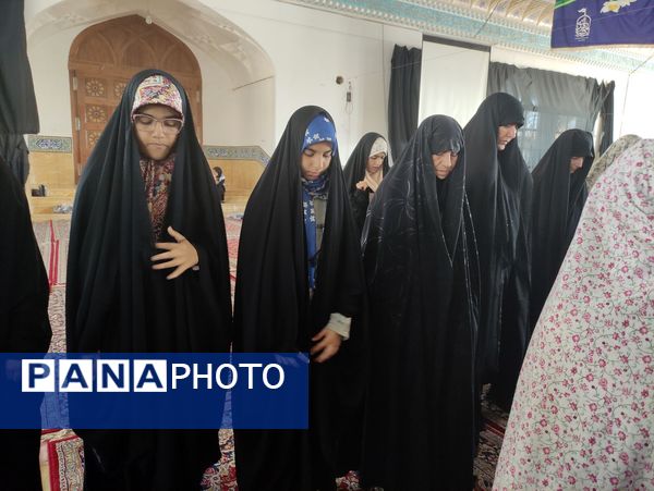 شرکت دانش آموزان دبیرستان مرحوم  حاج محمود زنده جانی در نماز جمعه