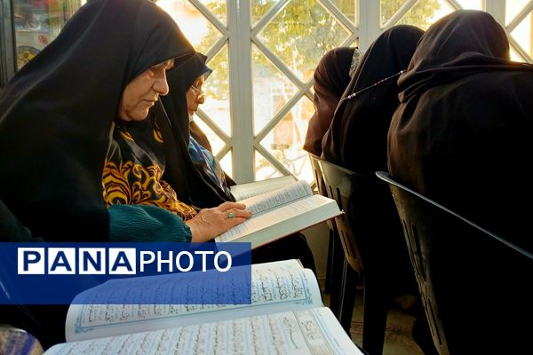 برگزاری محفل انس با قرآن و تجلیل از خانواده‌ شهدا