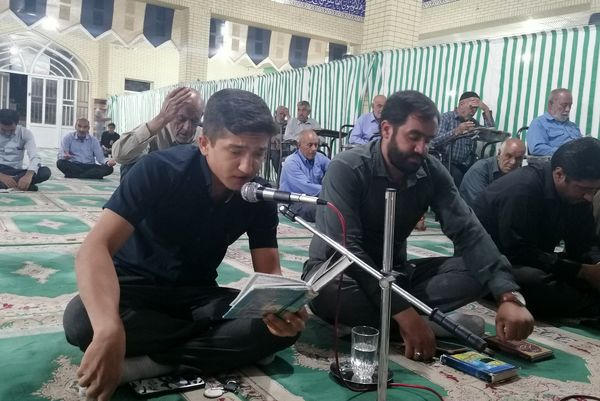 مراسم قرائت دعای کمیل در شب شهادت امام پنجم شیعیان در شهر بانش