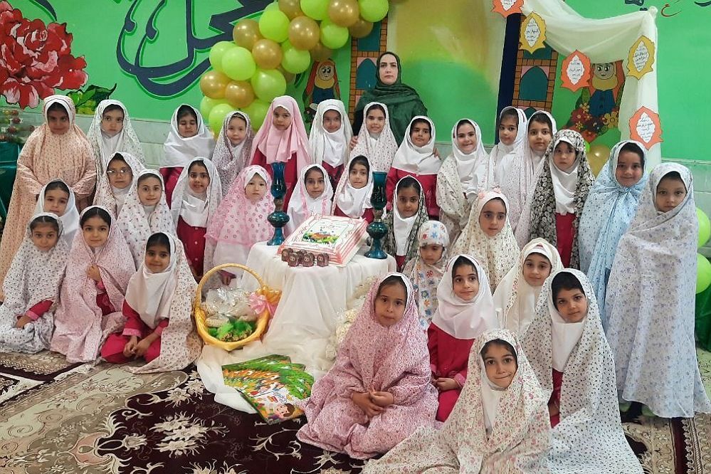 جشن قرآن در دبستان راهیان نور ناحیه 2 شهرری 
