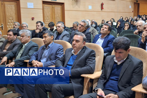 آیین تقدیر از انجمن‌های اولیا و مربیان برتر و تبیین فرآیند انتخابات شورای انجمن اولیا و مربیان ناحیه یک شیراز 