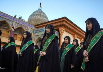 حضور خادمین شاهچراغ (ع) در دبیرستان معارف اسلامی صدرا 
