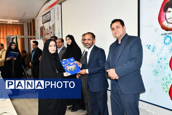 مراسم تجلیل از مدیران و رتبه‌های برتر کنکور ۱۴۰۴ در شهرستان مه‌ولات