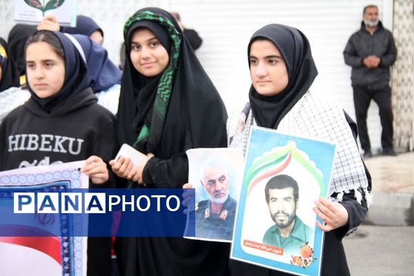 راهپیمایی 9 دی در بهبهان؛ فرهنگیان و دانش‌آموزان با آرمان‌های انقلاب تجدید بیعت کردند