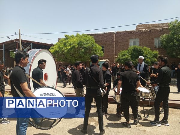 آیین تاسوعای حسینی؛ مردم رباطسنگ در سوگ علمدار کربلا