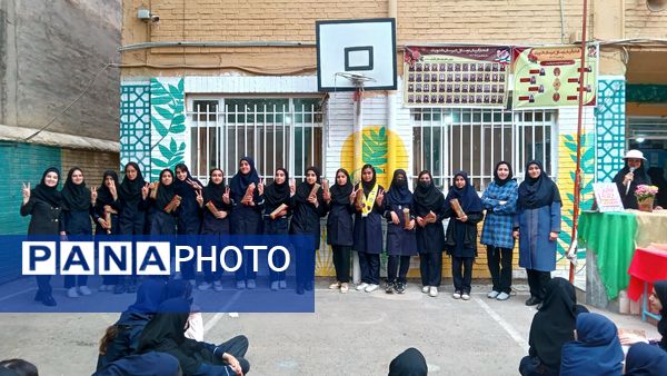 مراسم تجلیل از برترین های علمی ، آموزشی و پرورشی دبیرستان دانشور یک
