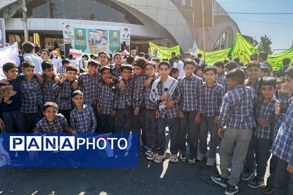 راهپیمایی روز دانش‌آموز در شهرستان بم