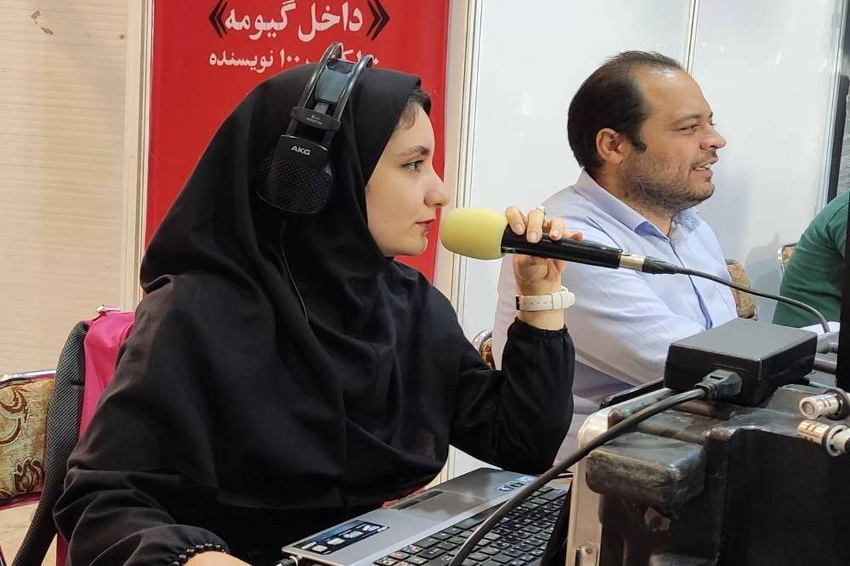 طنز به زبان زندگی و لبخند به روایت آگاهی در کتاب‌ فرهنگ رادیو فرهنگ