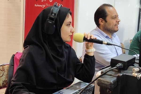 طنز به زبان زندگی و لبخند به روایت آگاهی در کتاب‌ فرهنگ رادیو فرهنگ