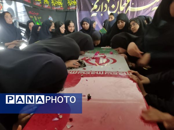 استقبال پرشور از شهید گمنام در هنرستان زهرای مرضیه بندرعباس