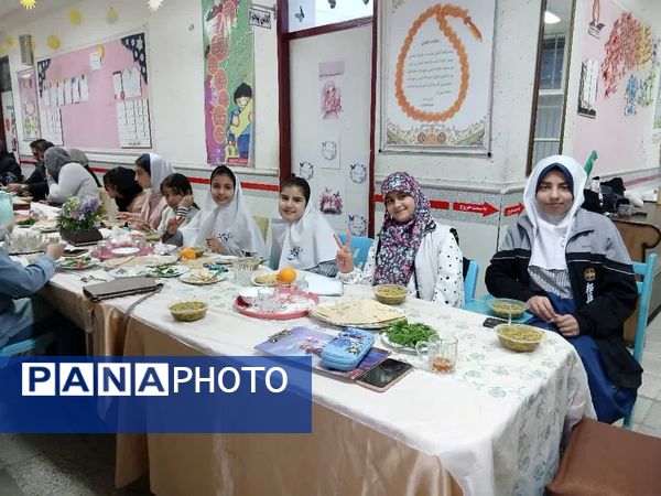 بزرگداشت روز مادر در دبستان ۲۲ بهمن آباده