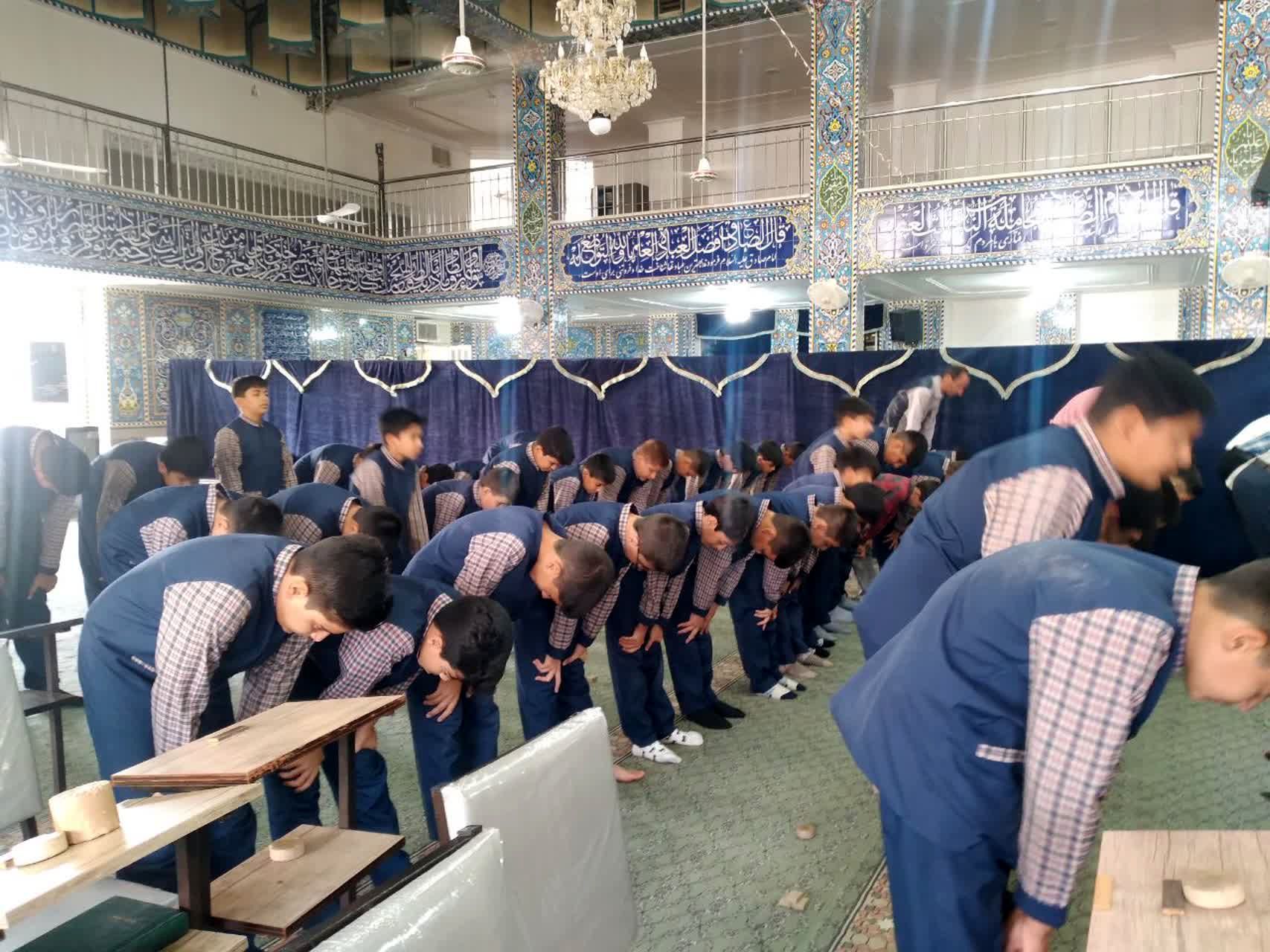 برگزاری اولین نماز جماعت سال تحصیلی جدید دبستان حضرت قاسم ابن الحسن (ع)