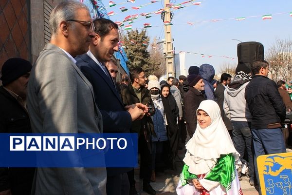 حضور پرشور مردم بهارستانی در راهپیمایی ۲۲ بهمن