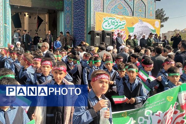 حماسه حضور دانش‌آموزان قرچکی در یوم الله ۱۳ آبان