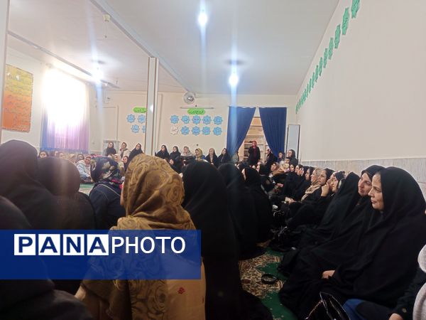 اولین جلسه انجمن اولیا در دبستان سمیه 