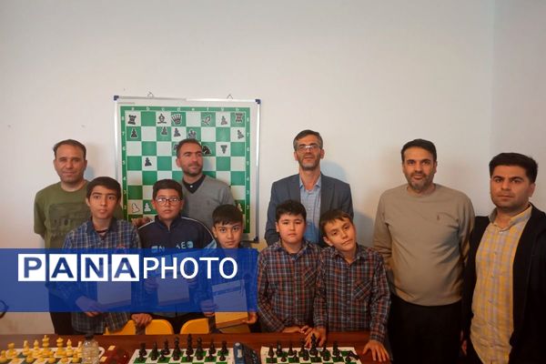 رقابت اندیشه‌ها در پیشوا؛ برگزاری مسابقات شطرنج دانش‌آموزی با حضور مسئولان