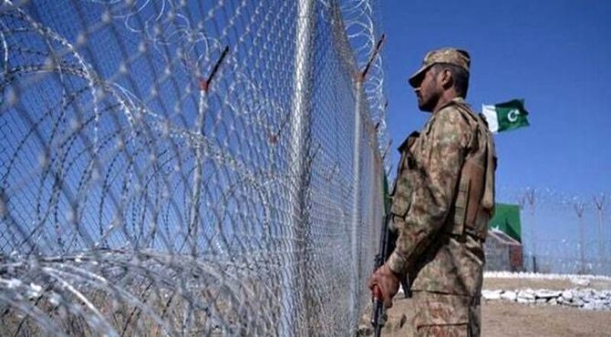 ارتش پاکستان: ۶ تانک افغانستان را منهدم کردیم