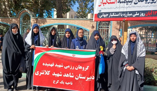 شهدای دانش‌آموز الگو و نشان‌دهنده راه هستند