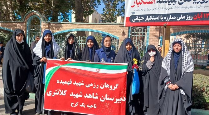 شهدای دانش‌آموز الگو و نشان‌دهنده راه هستند