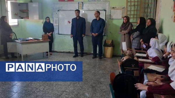 بازدید مدیر آموزش و پرورش حاجی آباد از دبستان استقلال