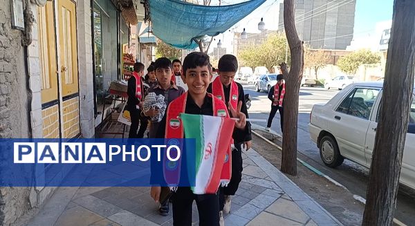 حماسه آفرینی پیشتازان دبستان شهید پسندیده فدافن در راهپیمایی ۱۳ آبان کاشمر