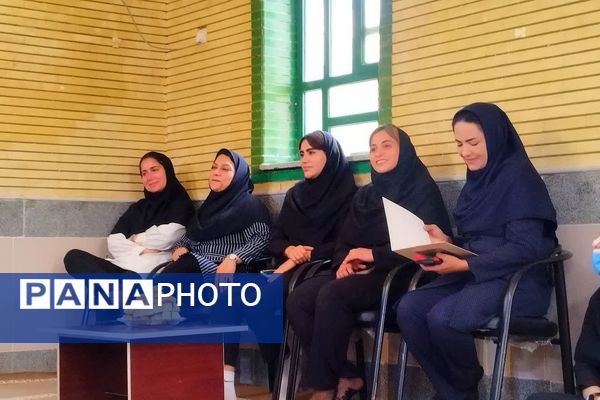 تجلیل از دانش‌آموزان برتر علمی، قرآنی و سرود دبیرستان فرهیختگان شهرستان باشت