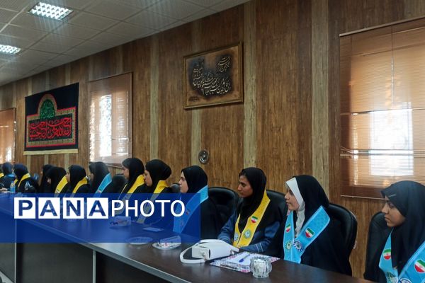 نشست صمیمی قائم‌مقام سازمان دانش‌آموزی کشور با رؤسای شورای دانش‌آموزی شیراز
