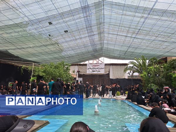 مراسم عاشورای حسینی در انگورستان ملک اصفهان