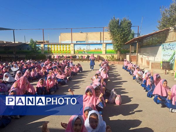 برنامه گرامیداشت هفته دفاع مقدس در دبستان شهید هادی آریایی 