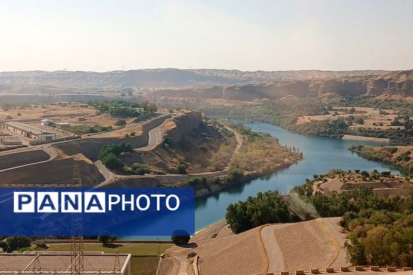 اولین روز حضور دانش‌آموزان دختر منطقه کهریزک در یادمان ‌های مناطق عملیاتی جنوب ایران