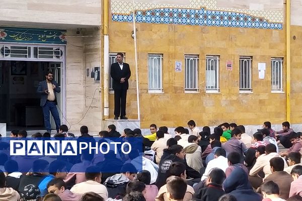 حضور آتش‌نشانان در دبیرستان میثاق کاشمر