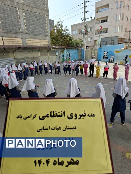 بازدید ماموران نیروی انتظامی در مدرسه 17شهریور بجنورد