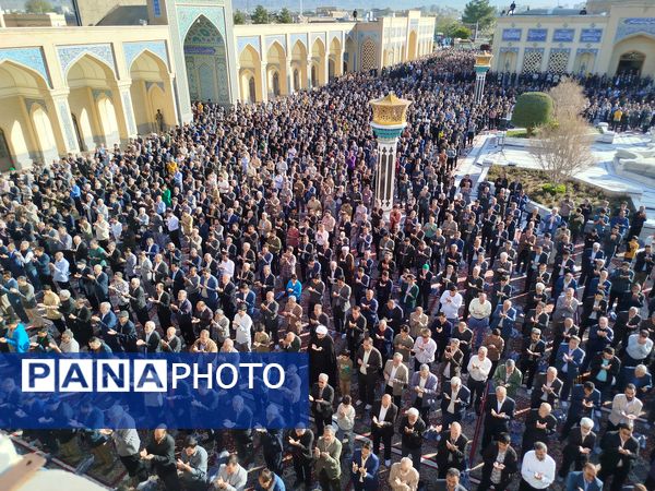 نماز عید سعید فطر با حضور پرشور مردم در شهرستان کاشمر برگزار شد 