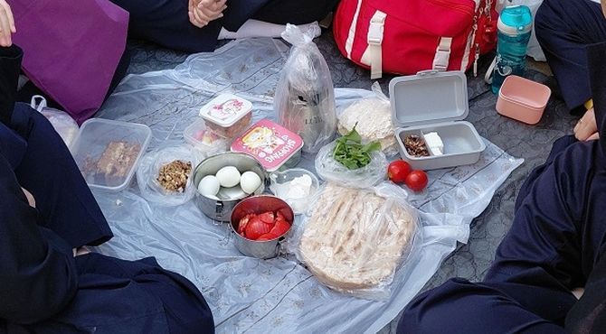 جشن روز جهانی غذای‌سالم و تخم‌مرغ در دبیرستان سیدجواد جوادی ناحیه 1 کرج 