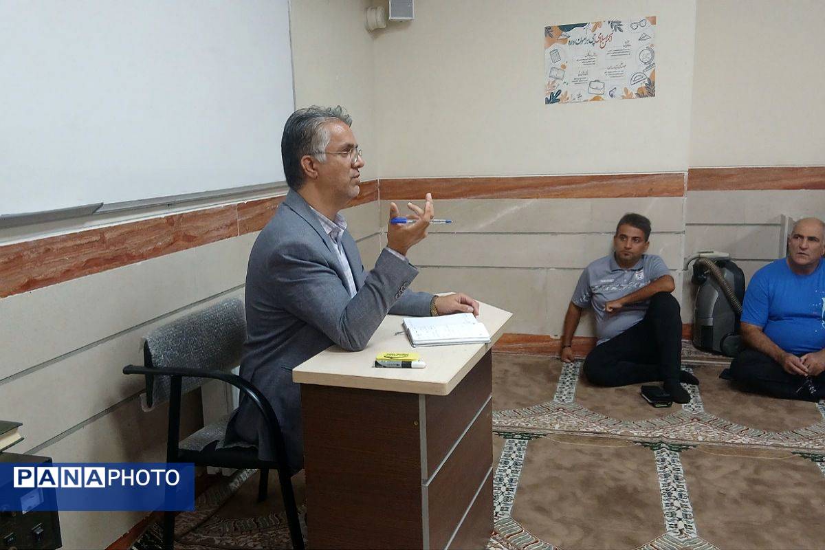 جلسه انجمن اولیاء و مربیان در دبیرستان بشارت بهارستان دو