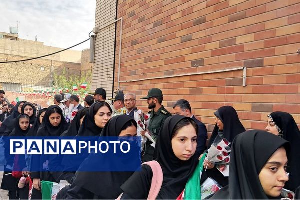 آغاز سال تحصیلی در دبیرستان بانو عفت آهنگری ناحیه یک شهرری