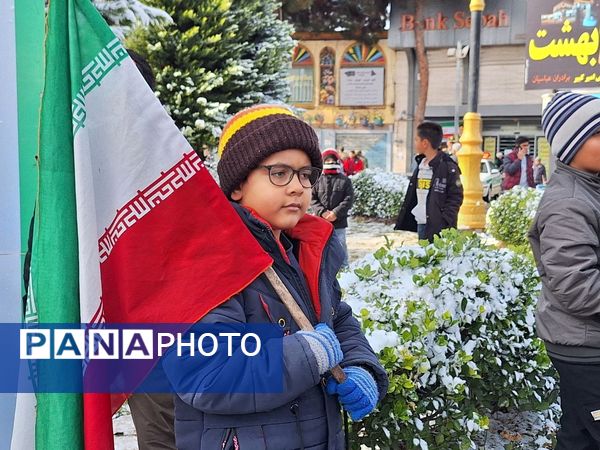 راهپیمایی ۲۲بهمن در شهرستان کاشمر با حضور پر رنگ مردم برگزار شد 