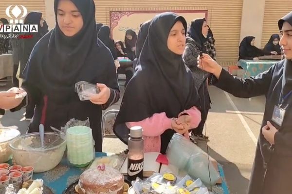 برپایی بازارچه دانش آموزی در دبیرستان حضرت فاطمه(س)/ فیلم