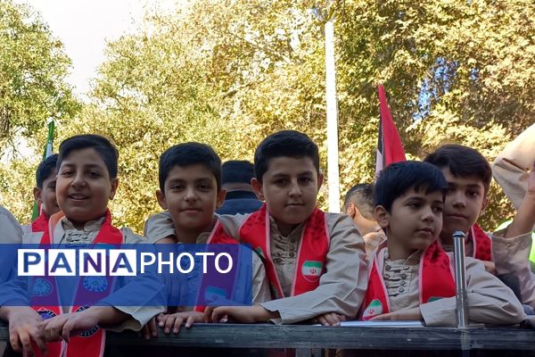 راهپیمایی سیزده آبان در شهرستان نیشابور