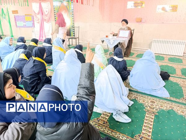 جلسه پرسش و پاسخ با امام جمعه شهرستان نیشابور در دبیرستان شاهد قدسیان 