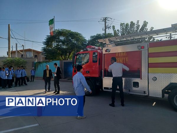 آموزش عملی اطفای حریق در دبیرستان نمونه مرحوم طاووسی خلیل آباد