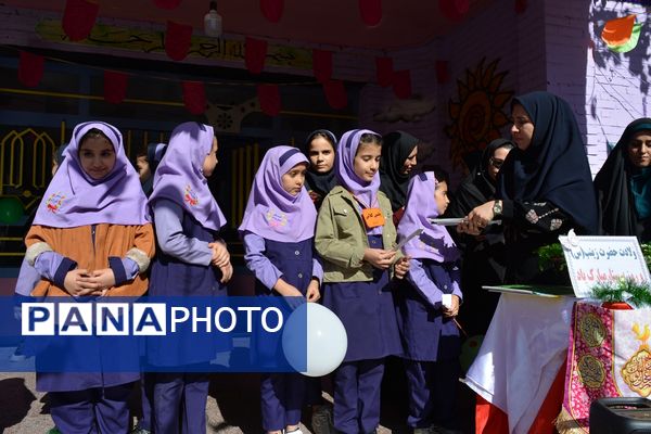جشن میلاد حضرت زینب(س) با حضور مادر پرستار در دبستان علویان بهارستاندو