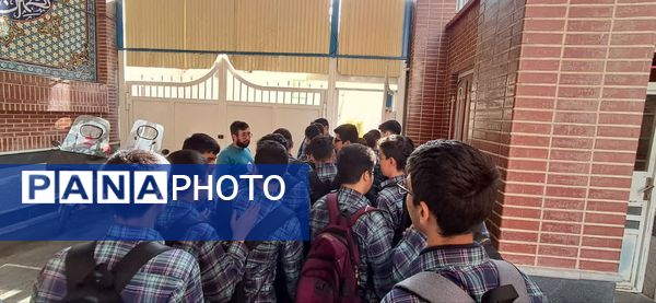 بازدید دانش‌آموزان مدرسه شهدای مدافع حرم از نمایشگاه کارنمای تحول هنرستان‌های شهر تهران