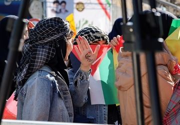 حضور پرشور دانش آموزان شهر ارومیه در راهپیمایی 13 آبان