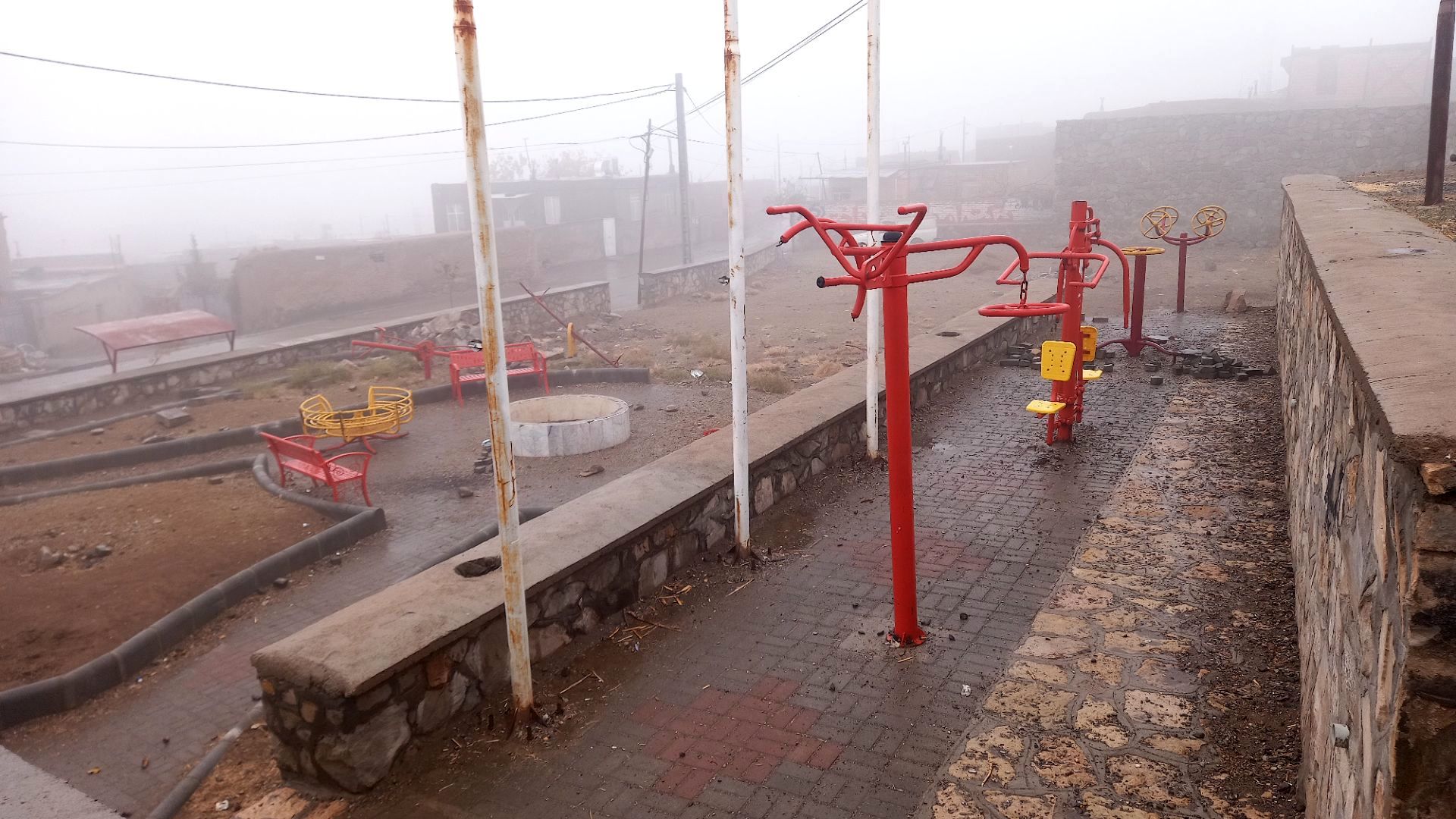 بارش اولین باران پاییزی در روستای بتو