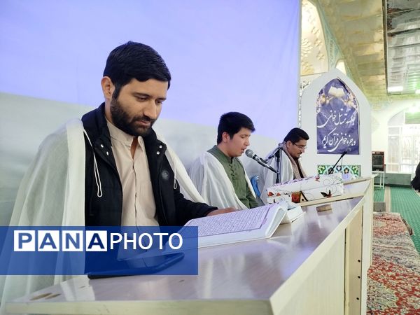 جلسه جزء خوانی قرآن کریم در امامزاده سید حمزه(ع) شهرستان کاشمر