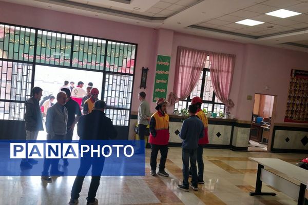 اجرای مانور زلزله با حضور مسئولان در مدرسه استاد مطهری رباط‌کریم