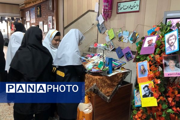 ایجاد غرفه‌های کتاب توسط دانش‌آموزان به مناسبت هفته کتاب و کتابخوانی در ناحیه دو شهرری 