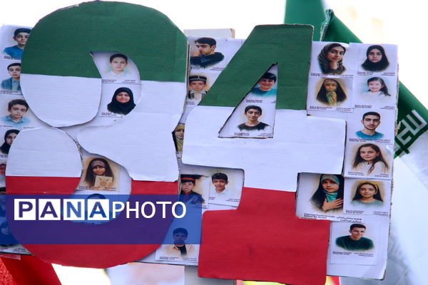 راهپیمایی ۱۳ آبان روز غلبه بر استکبار جهانی دانش‌آموزان شهر یزد